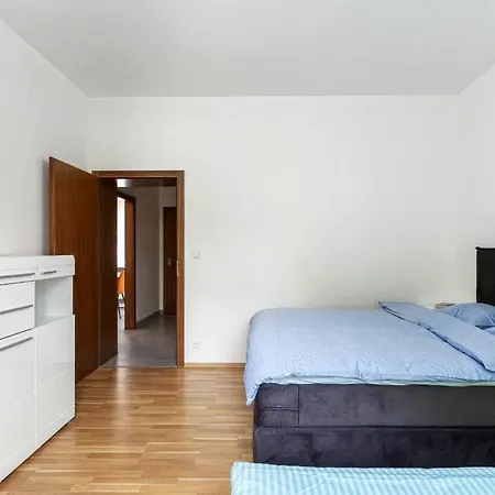 Aurion Modern Near Castle - Parking - Up To 6 Guests *